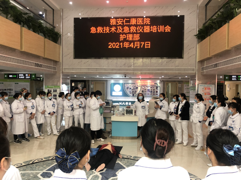 主持急救現(xiàn)場(chǎng)