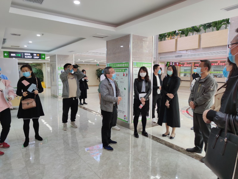 崔建強(qiáng)院長(zhǎng)講解醫(yī)保工作開(kāi)展情況